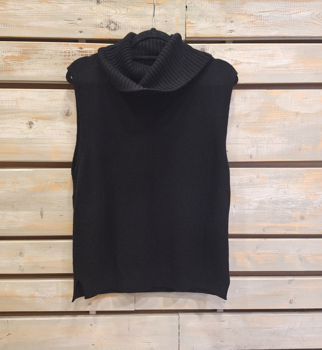 SWEATER CUELLO SIN MANGA- NEGRO