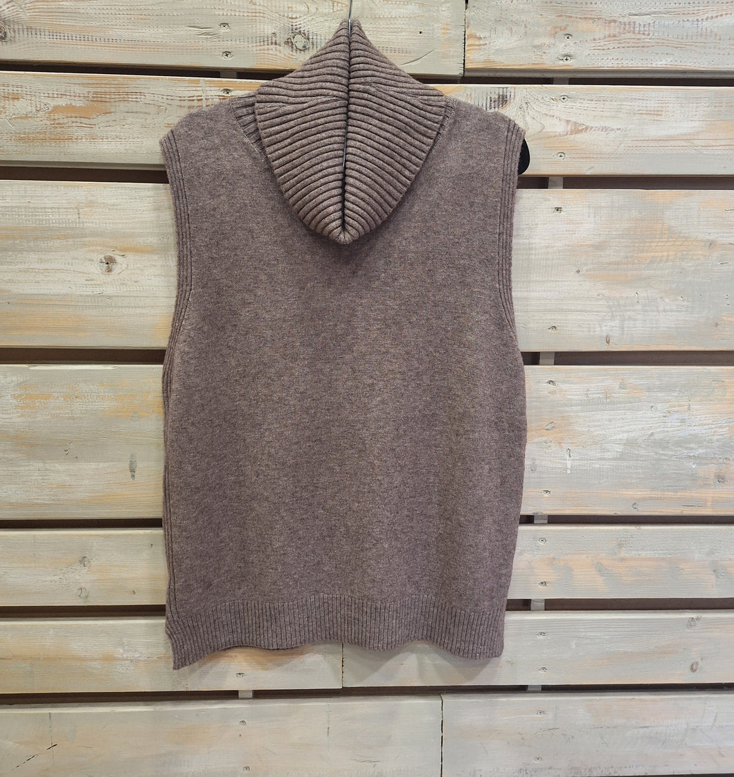 SWEATER CUELLO SIN MANGA- TAUPÉ