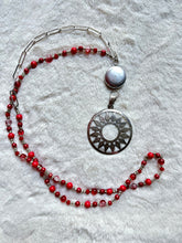 Cargar imagen en el visor de la galería, Collar Rojo/Plateado
