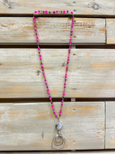 Cargar imagen en el visor de la galería, Collar Fucsia/Plateado
